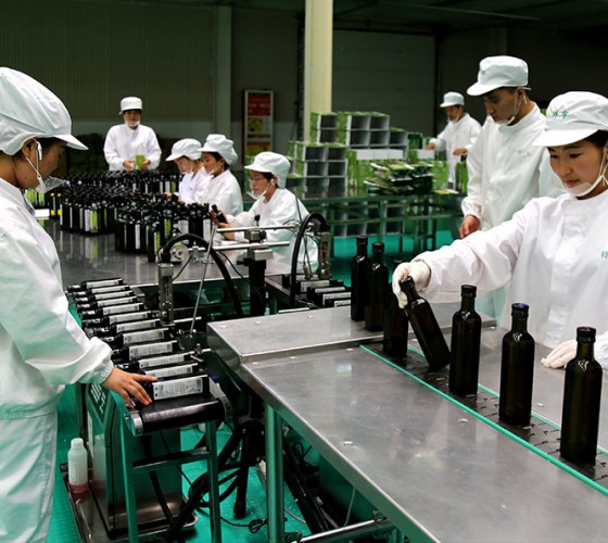 祥宇特級(jí)初榨橄欖油作為國(guó)產(chǎn)優(yōu)質(zhì)橄欖油，始終以質(zhì)量求生存、以品牌謀發(fā)展、以質(zhì)量創(chuàng)業(yè)績(jī)、以品質(zhì)追卓越。在近20年的辛苦耕耘，在品質(zhì)方面的不斷改進(jìn)..